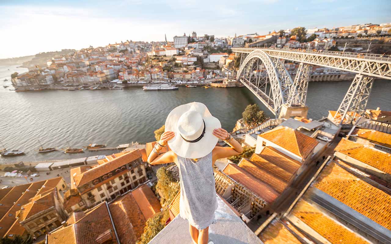 solo female traveler portugal