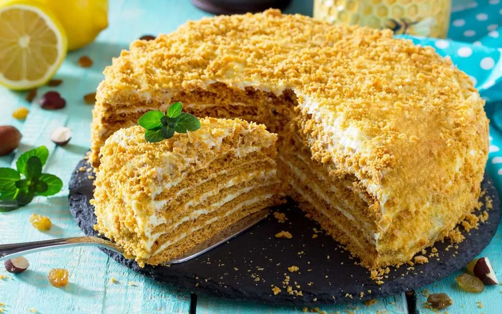 Moldovan Food - Madonna Honey Cake