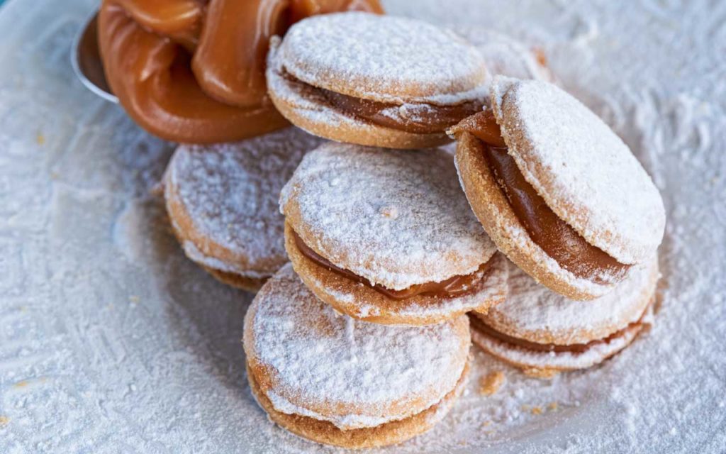 Peruvian Food: Alfajores (Dulce de Leche Cookies)