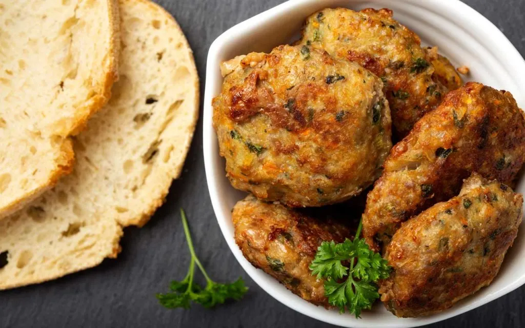 Romanian Food: Chiftele (Traditional Meatballs)