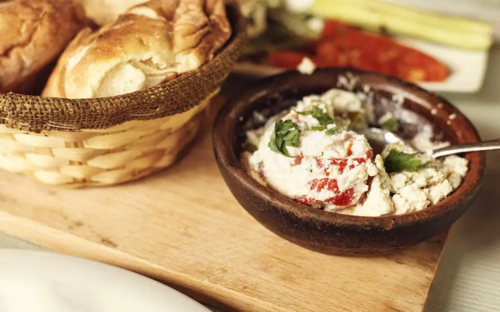 Albanian Food: Kackavall ne Furre me Domate – Baked Cheese with Tomatoes