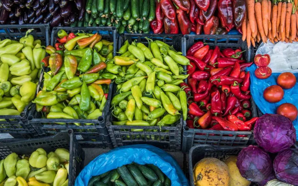 Albanian Food: Speca te Mbushur me Salce Kosi – Green or Red Peppers Stuffed with Sour Cream