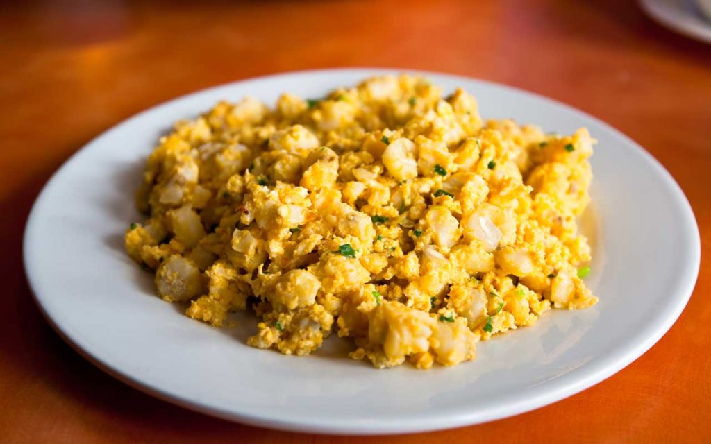 Ecuadorian food: mote pillo - scrambled eggs and hominy