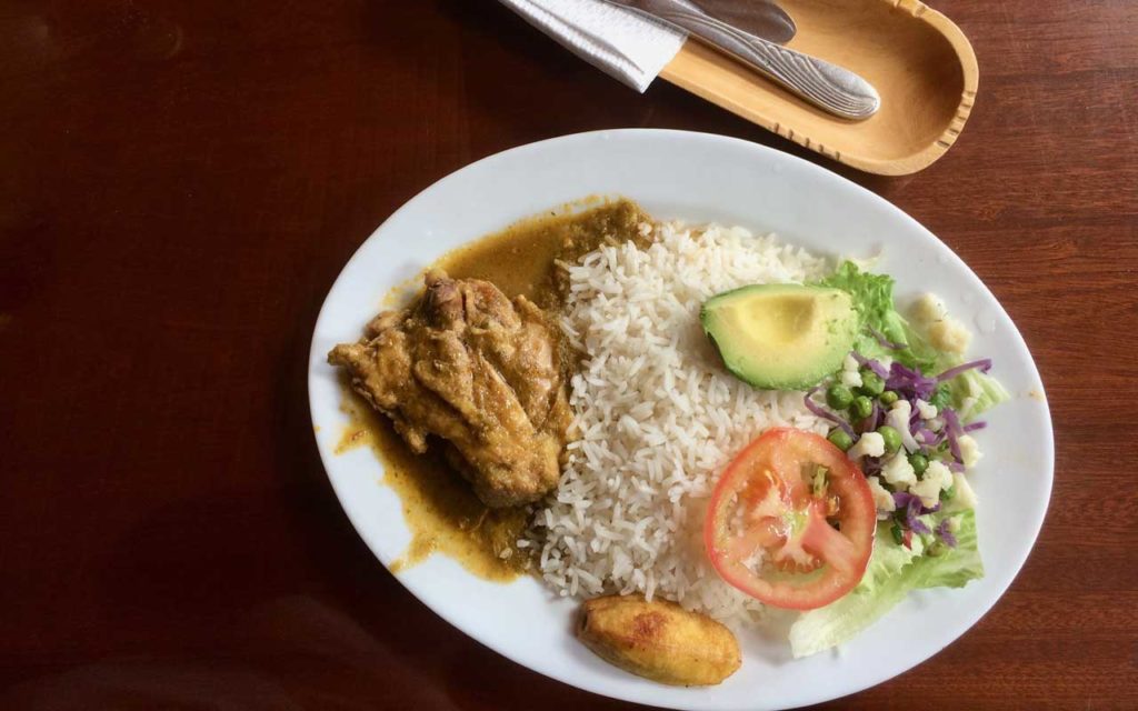 Cibo ecuadoriano: estofado de Pollo - stufato di pollo 