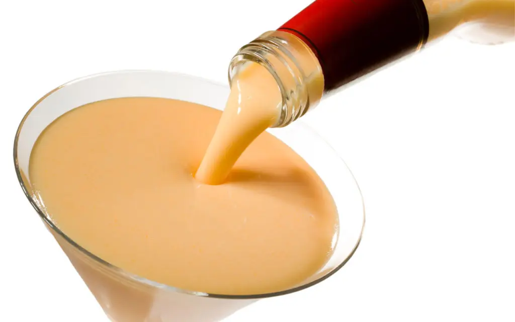 Venezuelan Food: Ponche crema – Creamy milky alcoholic drink