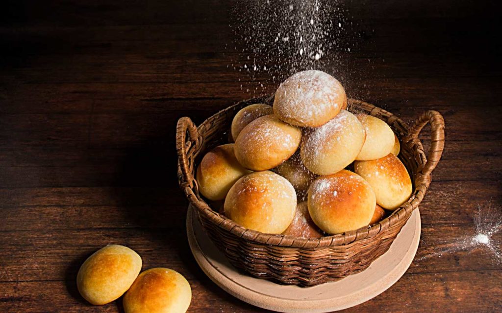 Colombian cuisine: Pan de Bono (Cheese and Yuca Bread)