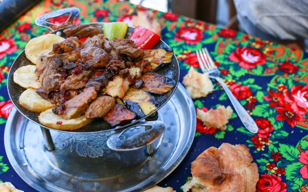 Azerbaijani Food: Saj Ichi – Azerbaijanian Barbecue
