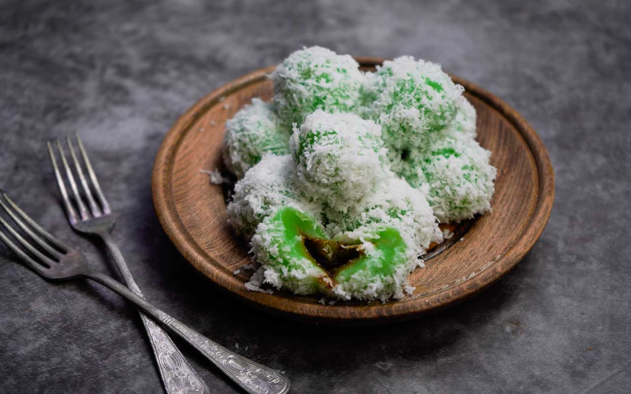 18 Most Popular & Traditional Indonesian Desserts - Nomad Paradise