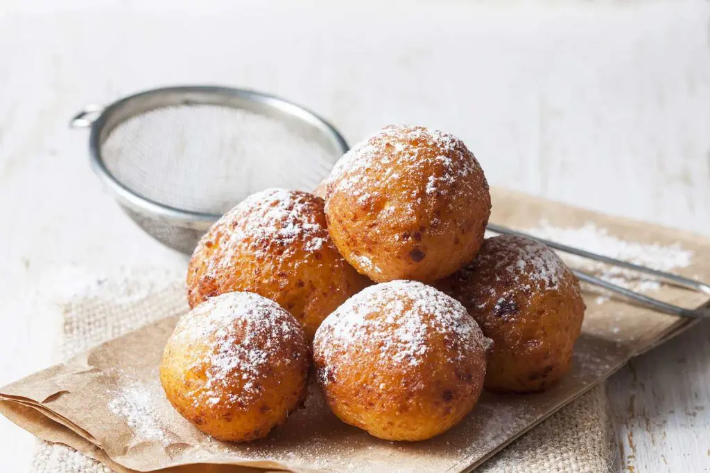 Lithuanian dessert: Varškės Spurgos (Curd Cheese Doughnuts)