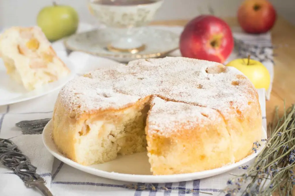 Russian Dessert: Sharlotka (Классическая Шарлотка) – Apple Cake