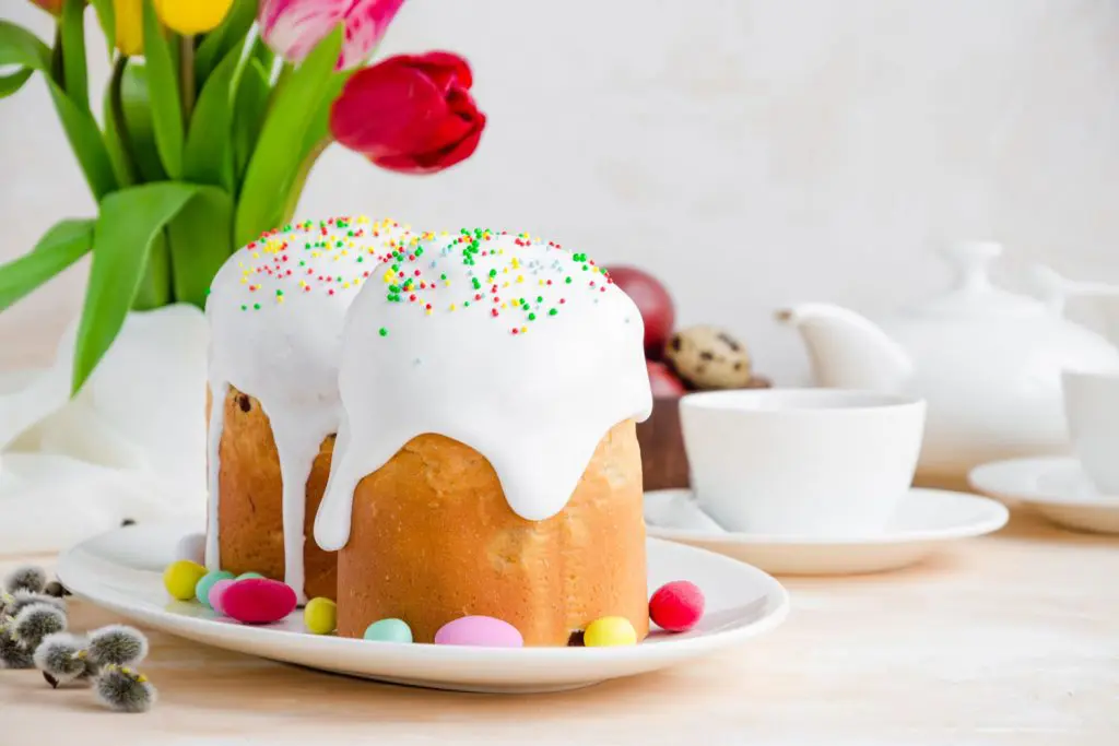 Russian Dessert: Pashalnii Kulichi (Пасхальный Кулич) – Sweet Easter Bread