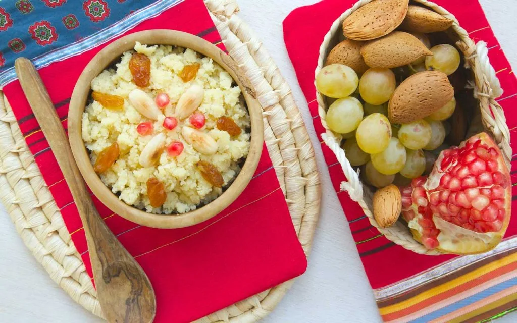 Tunisian Food: Tunisian Masfouf – Sweet Couscous with Raisins and Dates