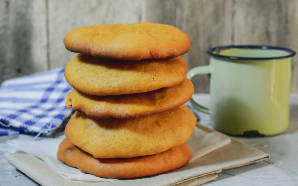 Venezuelan dessert: Catalinas / Paledonias – Brown Sponge Cookies