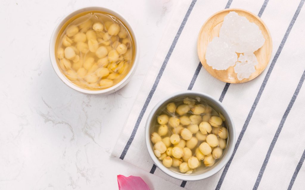 Vietnamese dessert: Chè Hạt Sen Thạch Rau Câu – Lotus seeds and Jelly Sweet Soup