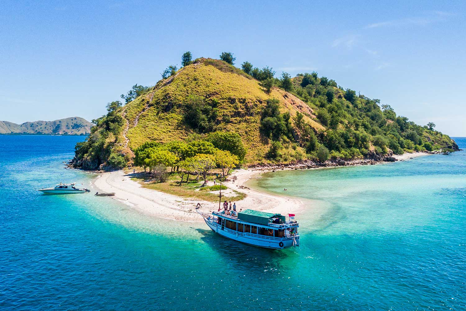 komodo island boat tour