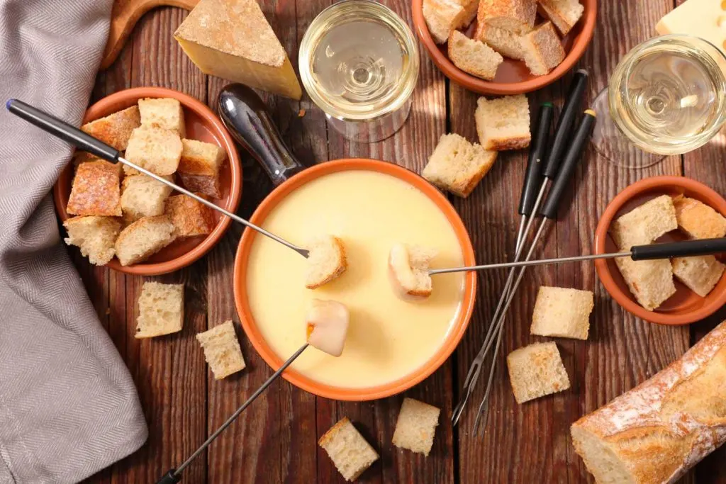 Käsefondue (Cheese Fondue) and bread cubes.