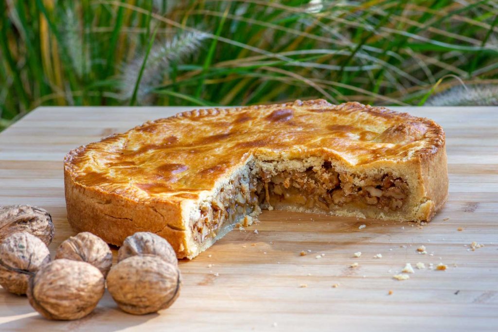 Bündner Nusstorte (Swiss Walnut Dessert Pie)