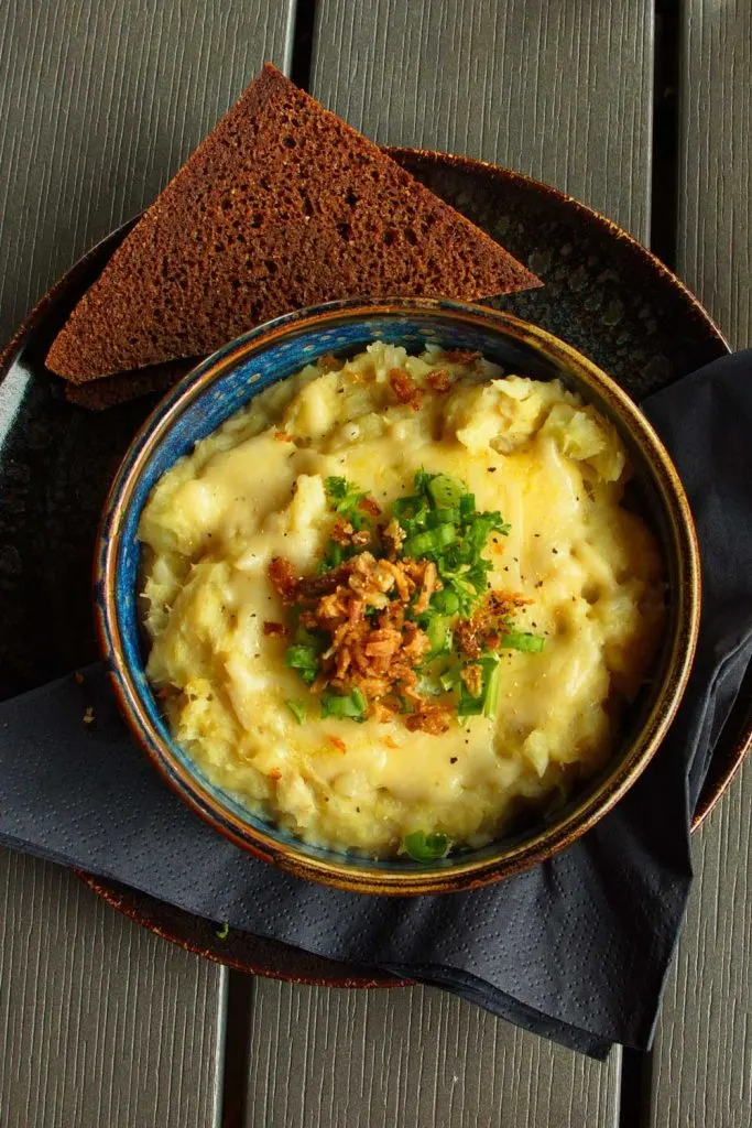 Plokkfiskur og rúgbrauð (Plucked Fish Stew and Rye Bread).