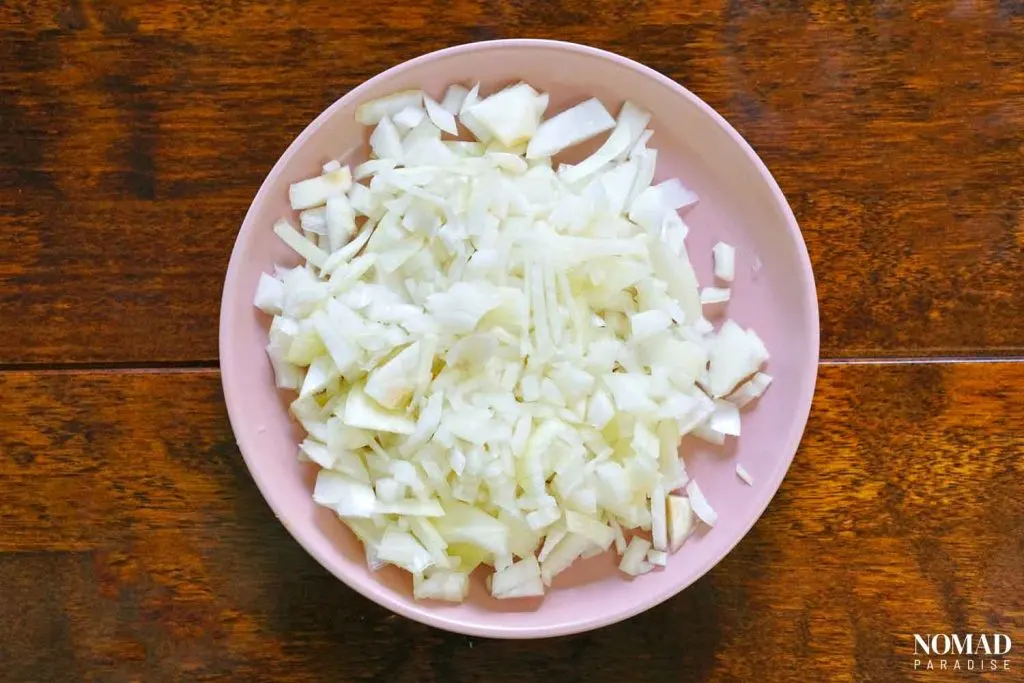 Borsch recipe step-by-step (diced onion).