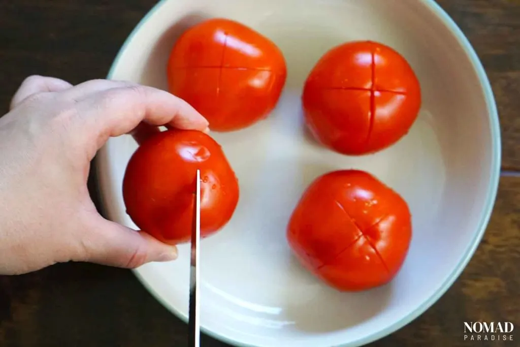 Lutenitsa recipe step-by-step (scoring the tomatoes).