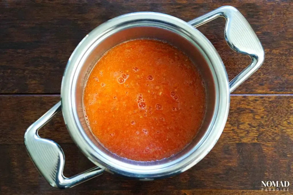 Lutenitsa recipe step-by-step (blended tomatoes in a small pot).