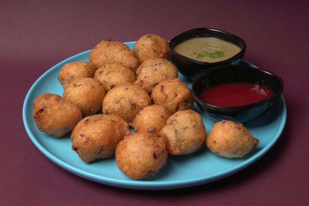 Uggani, Dal Vada And More: 5 South Indian Street Style Snacks You Must Try