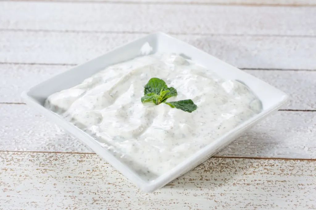 Mast Moosir (Yogurt with Allium Stipitatum)