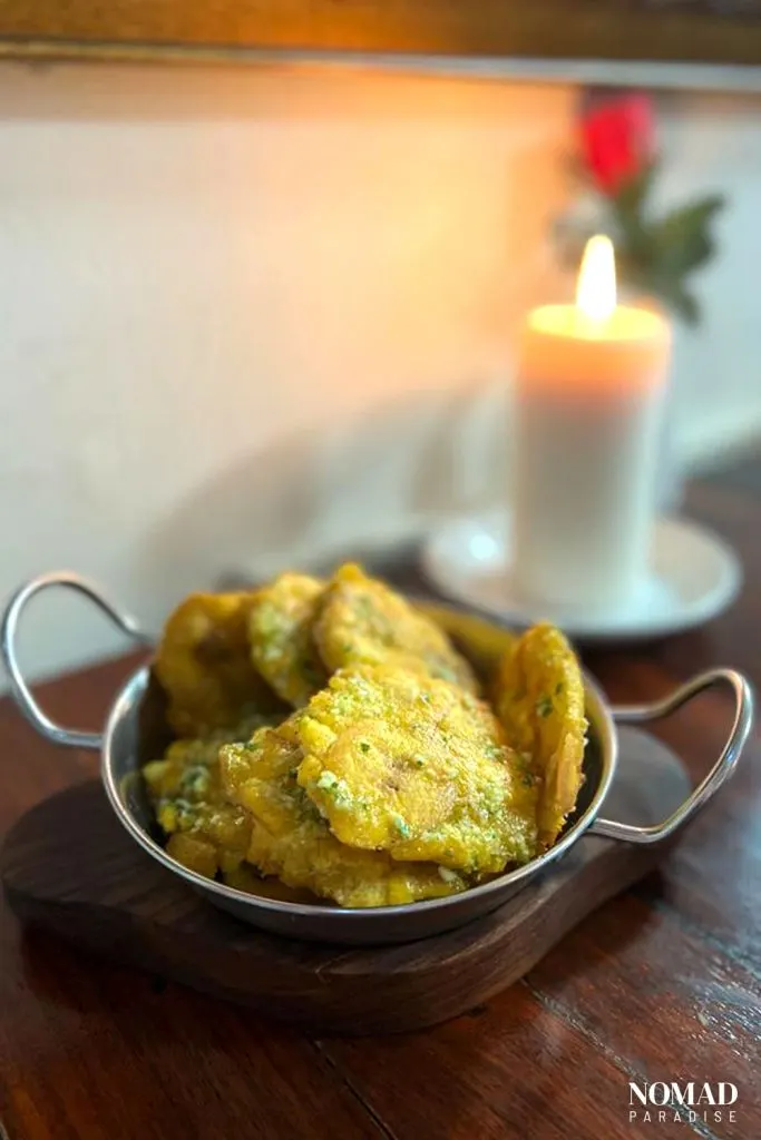 Tostones with garlic 