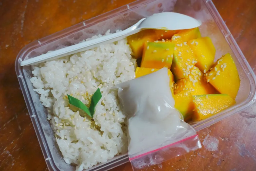 Mango sticky rice in a to-go container