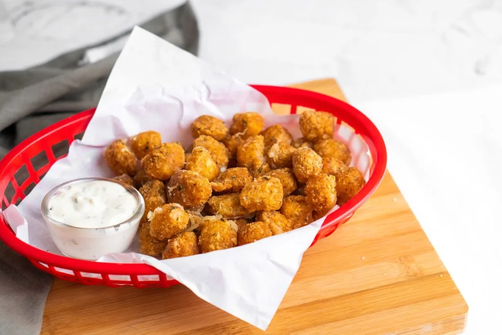 Deep Fried Cheese Curds with Ranch Sauce