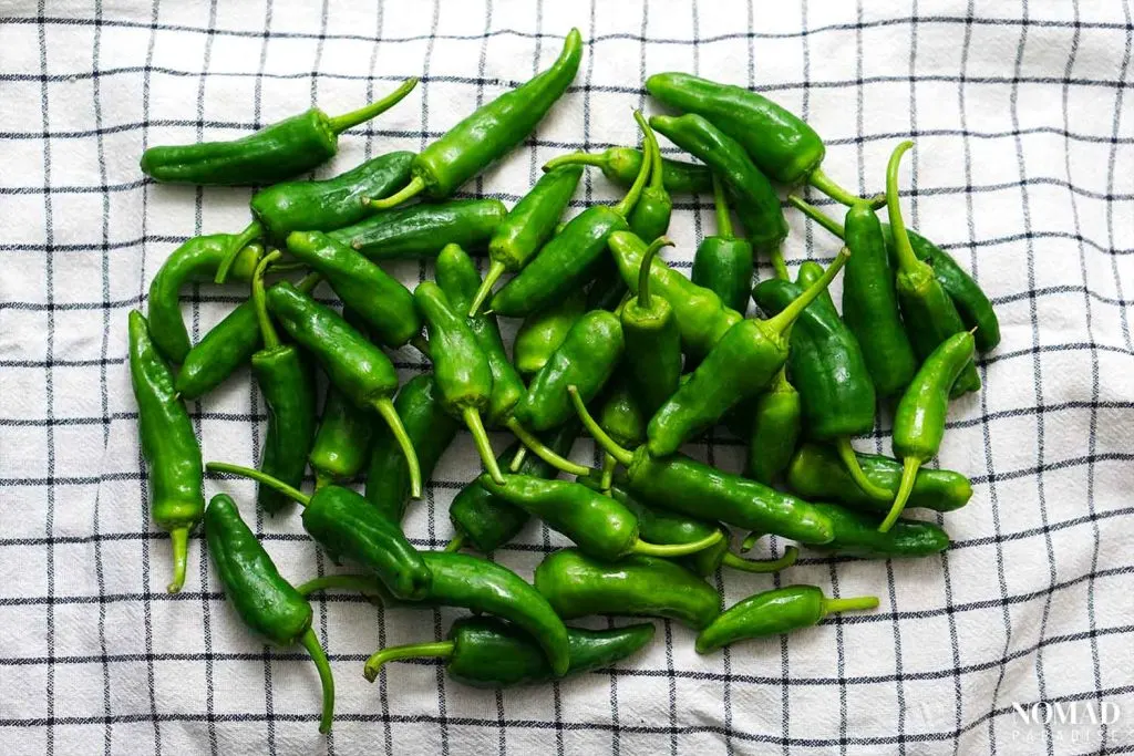 Spanish Padron Peppers Step-by-Step (cleaning the peppers).