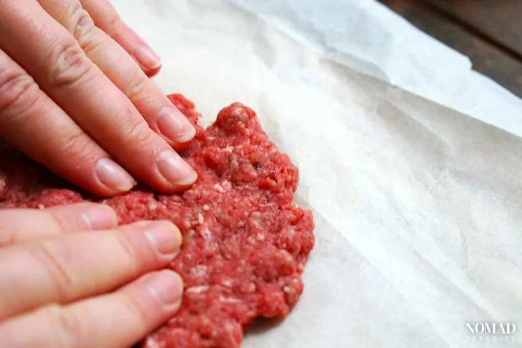 Juicy Lucy Burger Step-by-Step Recipe (shapping the patties).