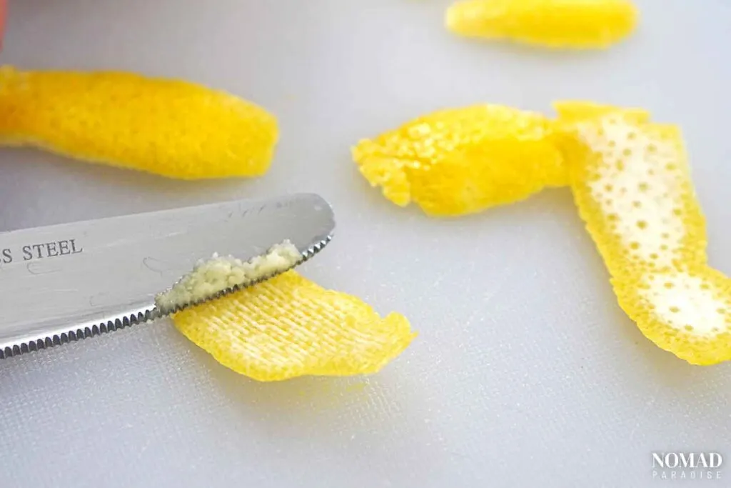 Lemon peel - removing the white pith