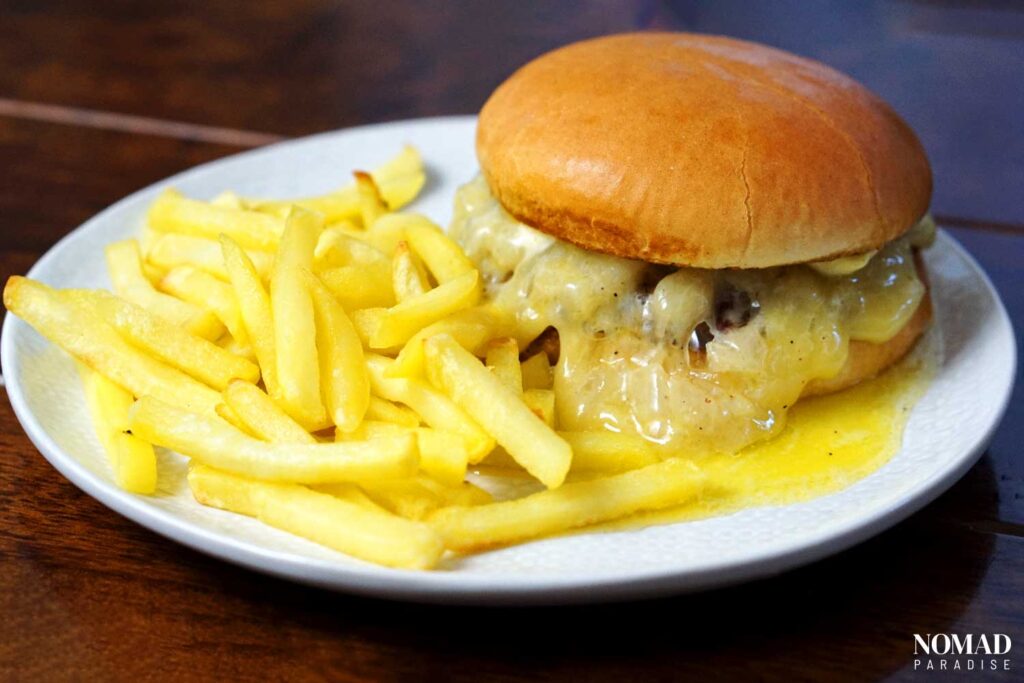Butter burger with fries